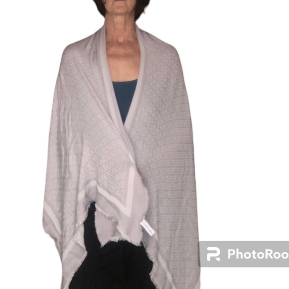 Calvin Klein soft gray shawl Wrap rayon - Picture 6 of 6